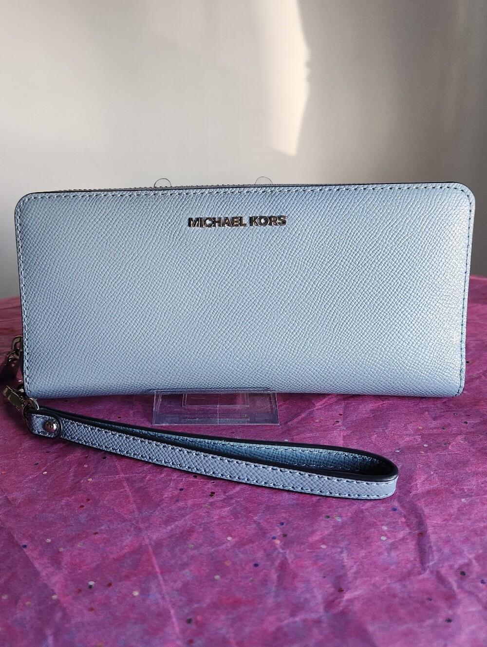 Michael Kors Jet Set Travel Zip around continental wallet EUC